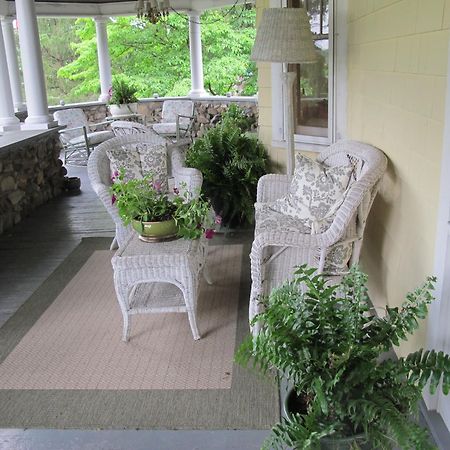 Hilltop House Bed & Breakfast Amenia Buitenkant foto