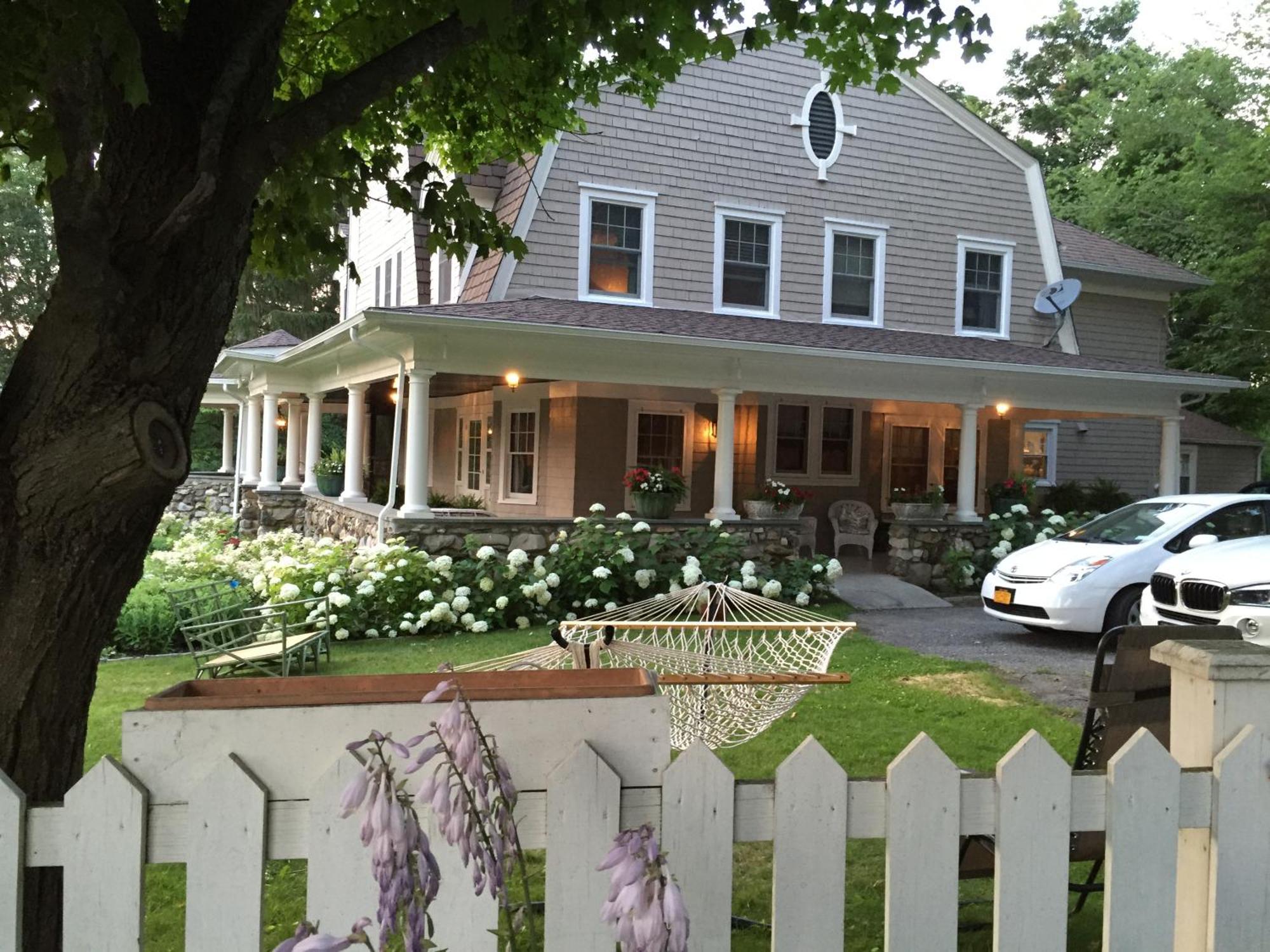 Hilltop House Bed & Breakfast Amenia Buitenkant foto