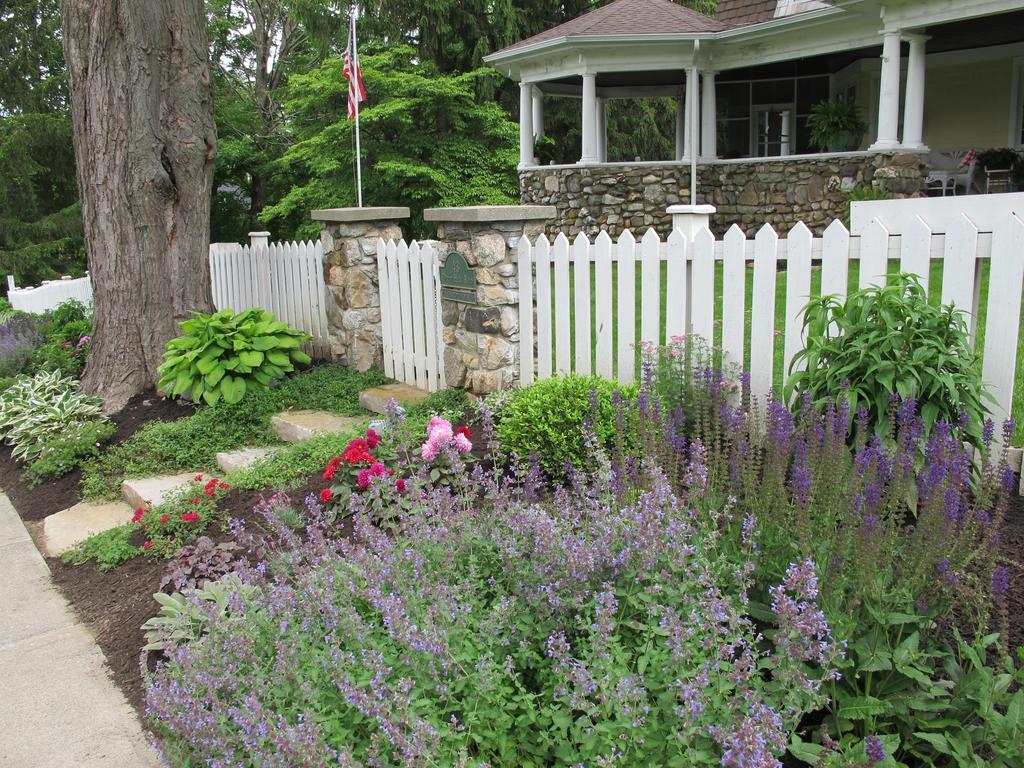 Hilltop House Bed & Breakfast Amenia Buitenkant foto
