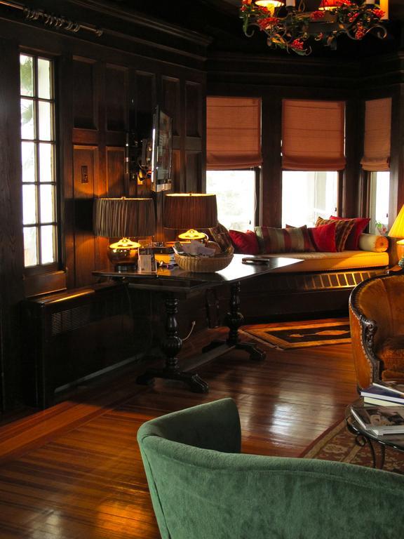 Hilltop House Bed & Breakfast Amenia Buitenkant foto