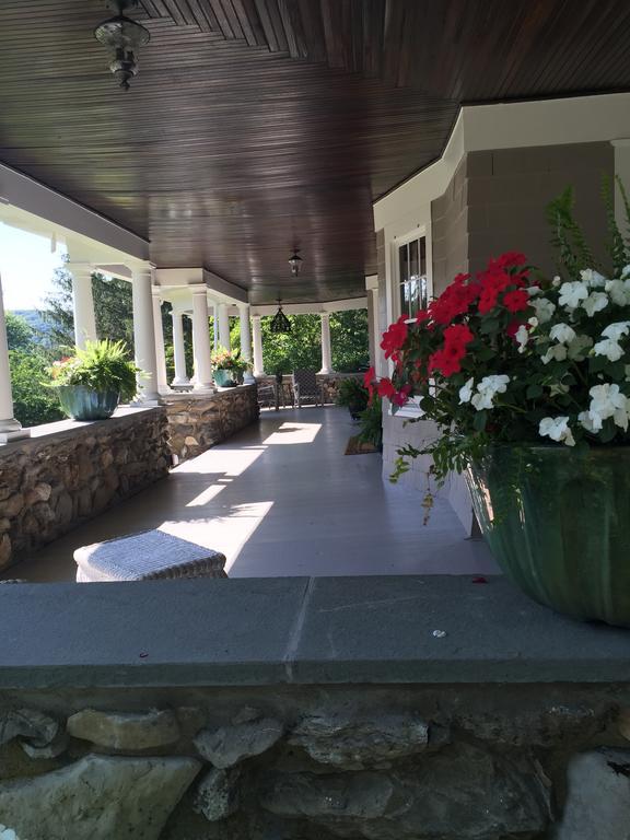 Hilltop House Bed & Breakfast Amenia Buitenkant foto