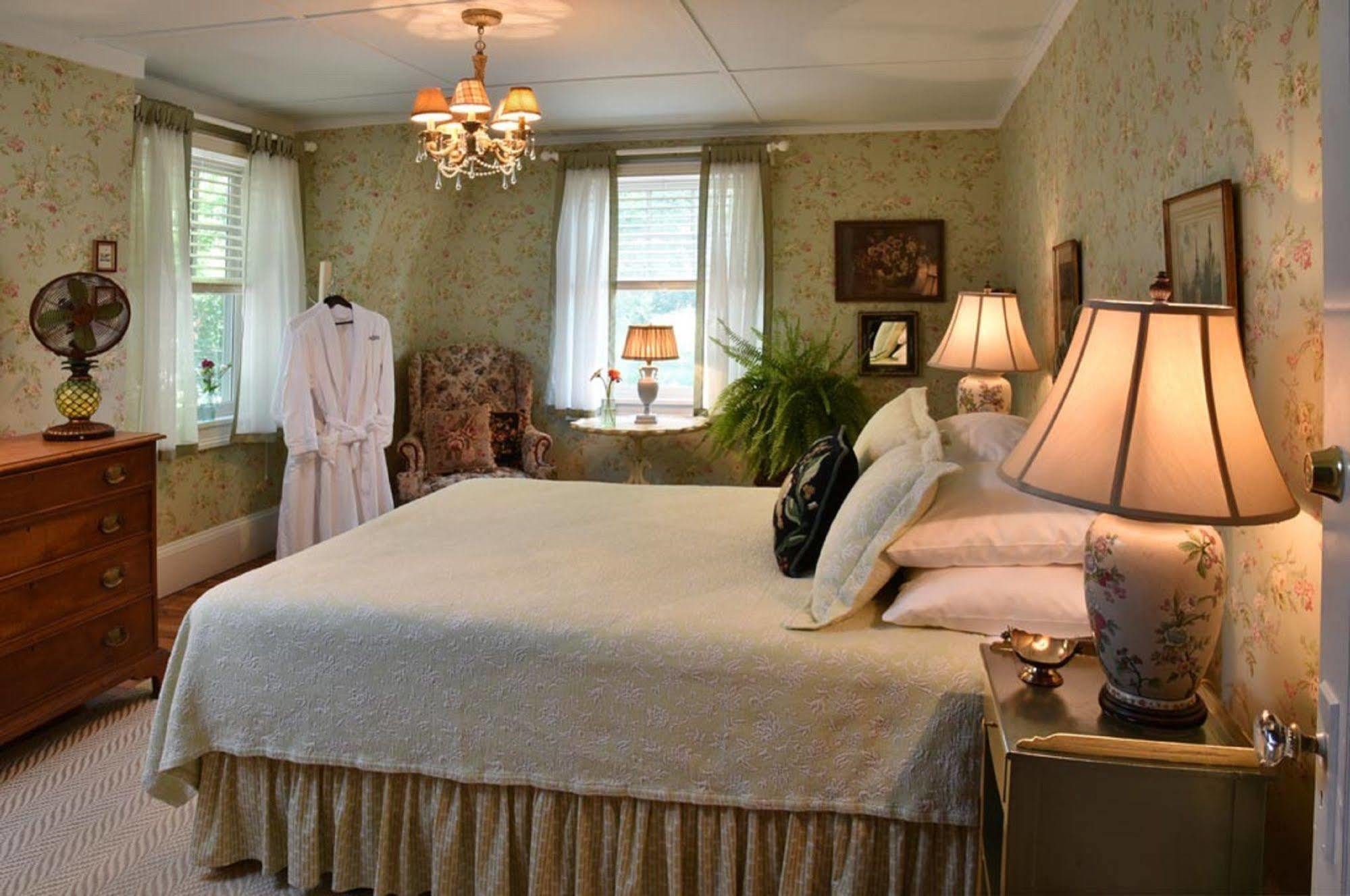 Hilltop House Bed & Breakfast Amenia Buitenkant foto