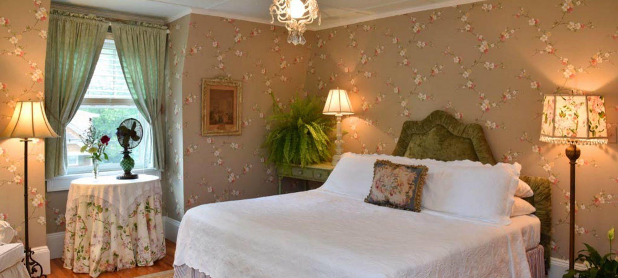 Hilltop House Bed & Breakfast Amenia Buitenkant foto