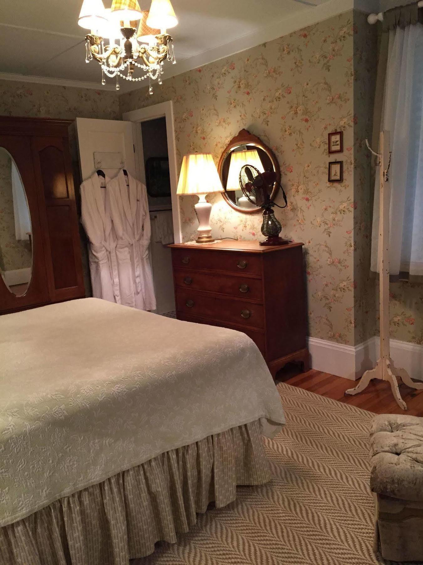 Hilltop House Bed & Breakfast Amenia Buitenkant foto