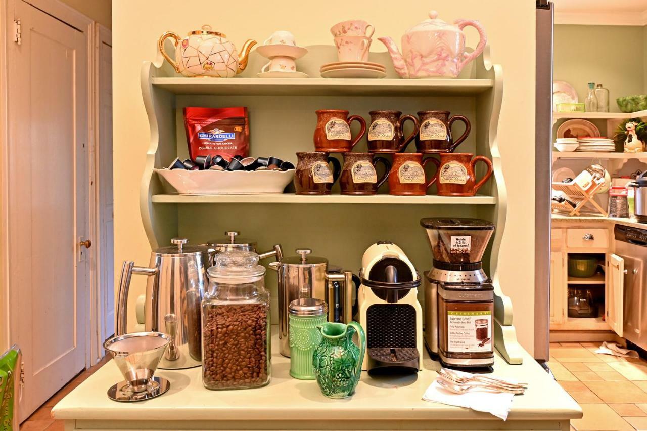 Hilltop House Bed & Breakfast Amenia Buitenkant foto