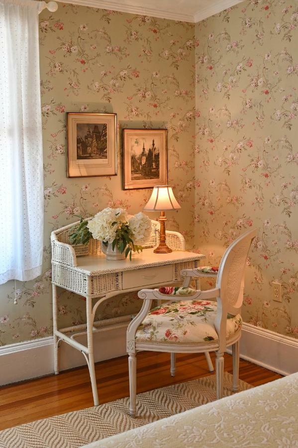 Hilltop House Bed & Breakfast Amenia Buitenkant foto